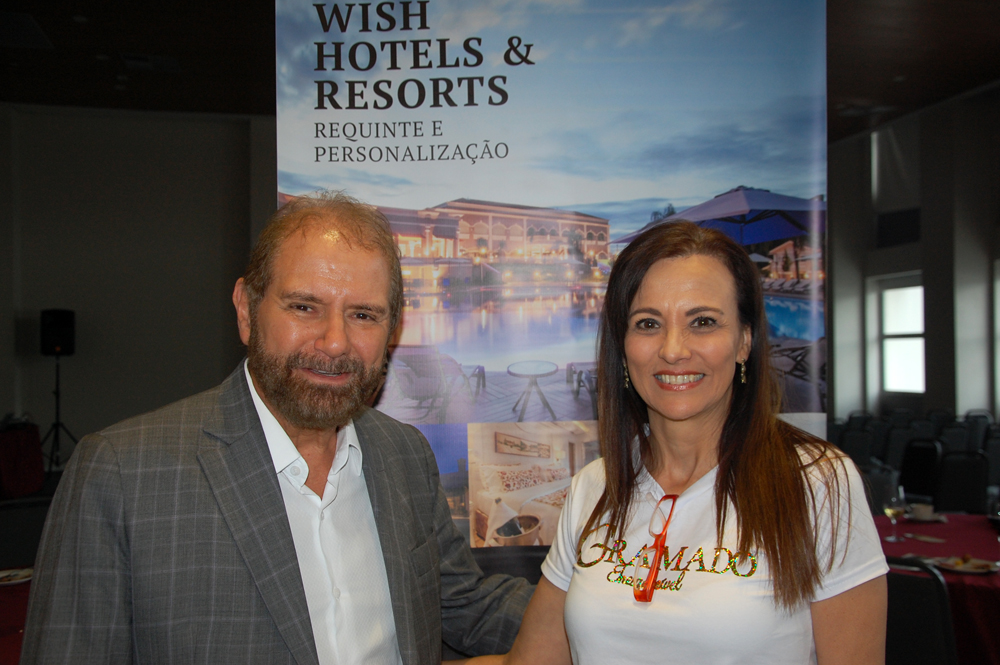 Guilherme Paulus, da GJP e CVC com a secretária de Turismo, Rosa Volk Guilherme Paulus, da GJP e CVC com a secretária de Turismo, Rosa Volk