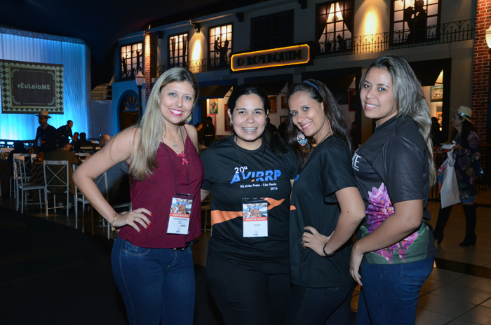 Josiane Witczak, da Abav Cuiabá, Daniela, da EB Silveiro, Grace Carolina, da Montreal Turismo, e Thais Silva