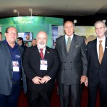 José Luiz Pontim, Evandro Alves Lopes de Oliveira, presidente da Avirrp, Michel Tuma Ness, da Fenactur, e Normando Pierini, da Avirrp