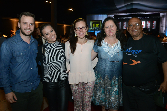 Kleber Bettio e Juliana Centena, da Booz Viagens, Claudia Borges, da Capeleti Turismo, Silvia Regina, da EF Cursos, e Joari Proença, da Montreal Turismo Kleber Bettio e Juliana Centena, da Booz Viagens, Claudia Borges, da Capeleti Turismo, Silvia Regina, da EF Cursos, e Joari Proença, da Montreal Turismo