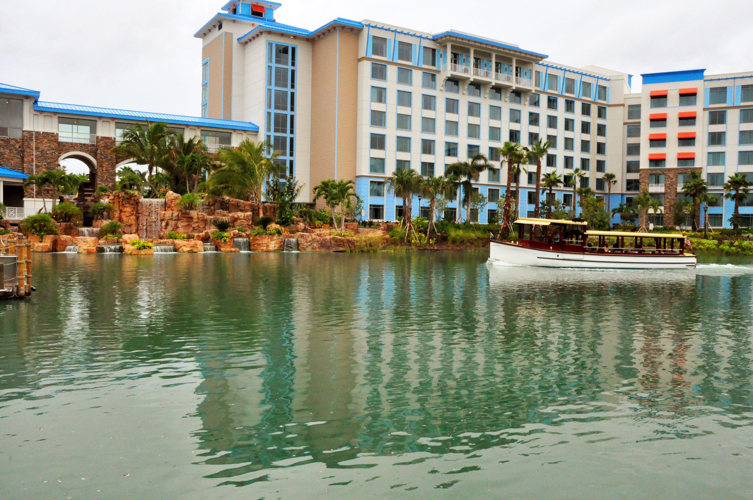 Loews Sapphire Falls é mais uma unidade a usufruir do transporte de boat para os parques