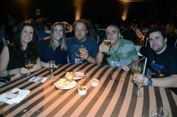 Luciana Nucci e Raquel Lombardo, da Luciana Nucci Viagens, Francisco Luiz, da Planeta Receptivo, Artur Correa, da Prisma Turismo, e Moises Feltrin, da Jg Feltrin Turismo