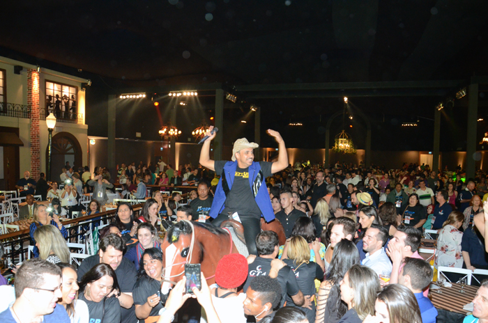 Mais um momento do show da banda fattus Mais um momento do show da banda fattus