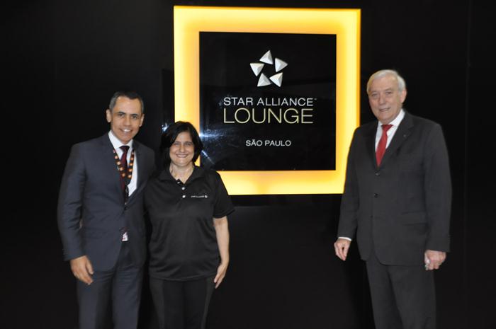 Marcelo Matta, administrador da sala VIP Star Alliance com Márcia Galvão e Ian Gillespie, da Star Alliance Marcelo Matta, administrador da sala VIP Star Alliance com Márcia Galvão e Ian Gillespie, da Star Alliance
