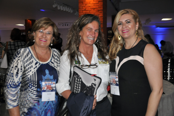 Mari Masgrau, do M&E, entre Marcia Mariguetti e Daise Silva