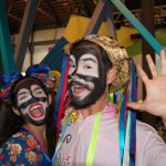 Mascarados retratam o folclore