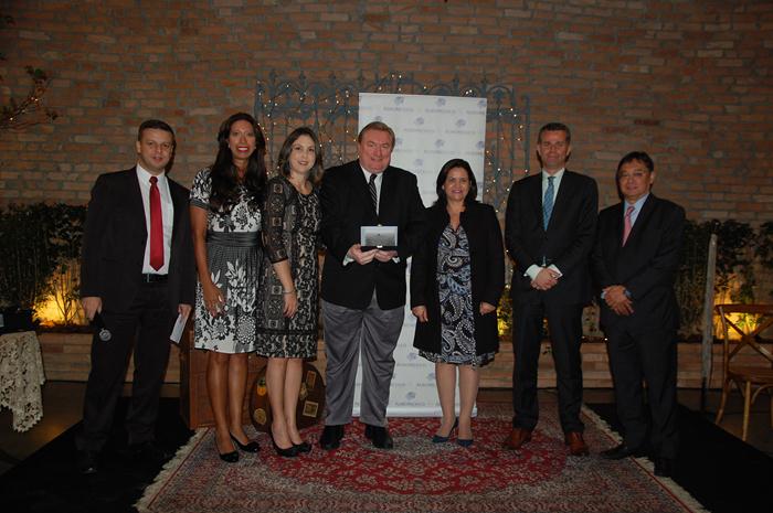 Paul Berry e Soely Oliveira, da BCD Travel recebem prêmio da Aeromexico Paul Berry e Soely Oliveira, da BCD Travel recebem prêmio da Aeromexico