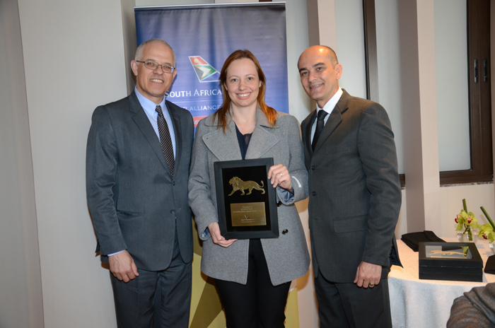 Roberta Simara, da Rextur Advance, entre Altamiro e Franklin Gomes, da SAA