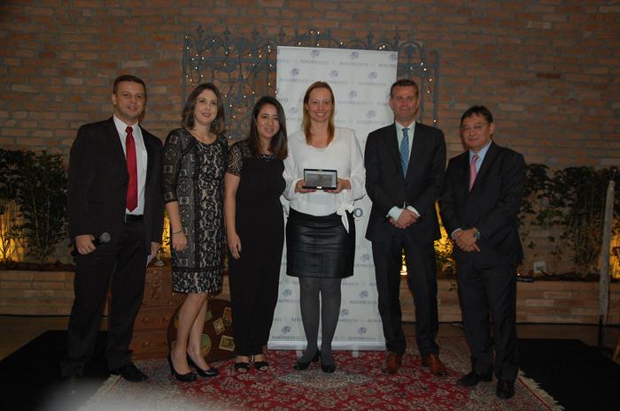 Roberta Simara, da Rextur Advance recebe prêmio da Aeromexico Roberta Simara, da Rextur Advance recebe prêmio da Aeromexico