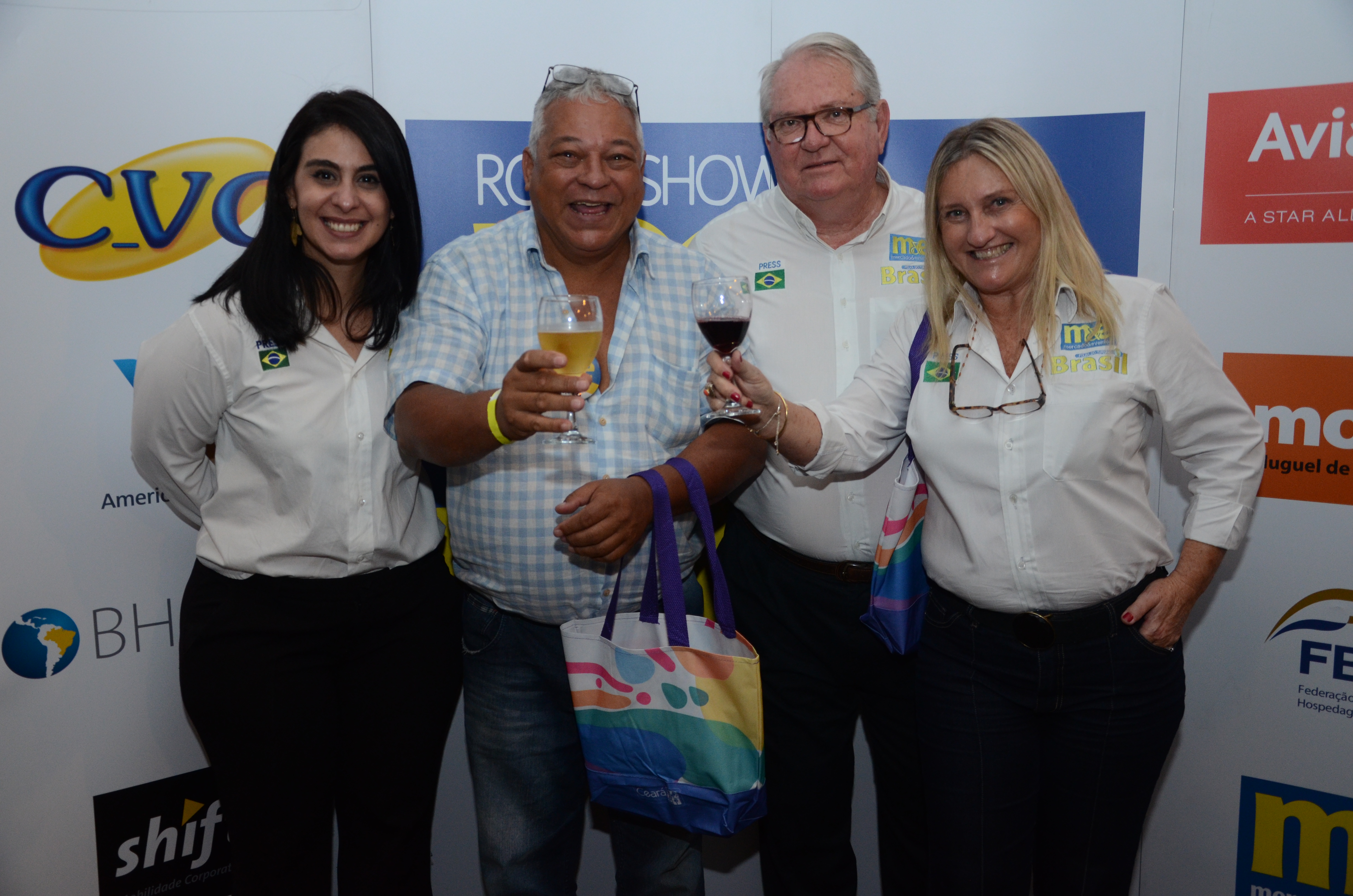 Roberto Aguiar, da Aguiar Tour, com Luciana Fernandes, Roy Taylor e Rosa Masgrau, do M&E Roberto Aguiar, da Aguiar Tour, com Luciana Fernandes, Roy Taylor e Rosa Masgrau, do M&E