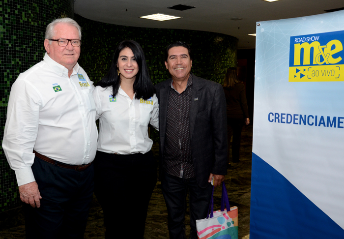 Roy Taylor e Luciana Fernandes, do M&E, com Marcos Valério Rocha, da FBHA