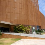 Uma das cinco entradas do Centro de Eventos