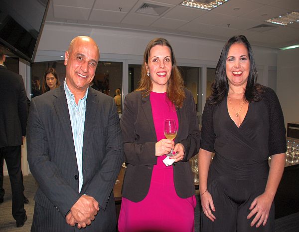 Carlos Luiz Silva, gerente regional para o Brasil da Coris - o seguro viagem do Grupo April - com Juçara Serrano, operations manager Brasil, e Claudia Brito, gerente regional, ambas da April