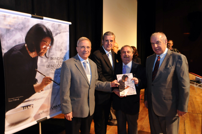 Abdala Jamil Abdala, da Francal, Juan Pablo de Vera e Armando Campos Mello, da Ubrafe, e Jorge Alves de Souza, do Sindiprom    Foto: Ubrafe