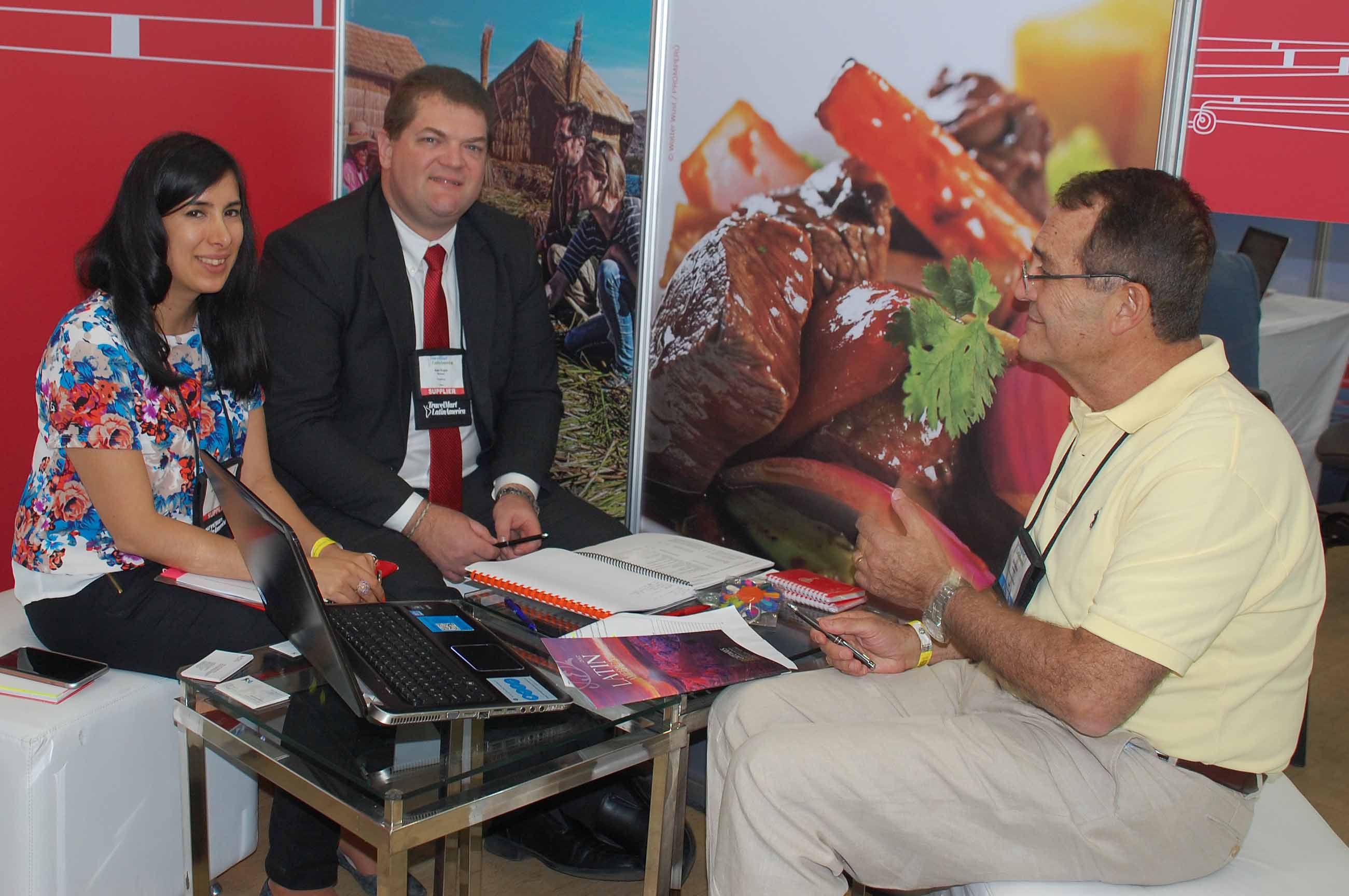 Alan Kupis, coordenador da PromPeru com buyer da TMLA Alan Kupis, coordenador da PromPeru com buyer da TMLA