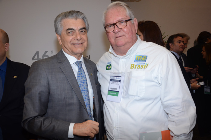 Alberto Alves, ministro do Turismo, com Roy Taylor, do M&E Alberto Alves, ministro do Turismo, com Roy Taylor, do M&E