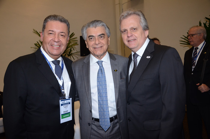 Alexandre Sampaio, da FBHA, Alberto Alves, ministro do Turismo, e Edmar Bull, da Abav Nacional Alexandre Sampaio, da FBHA, Alberto Alves, ministro do Turismo, e Edmar Bull, da Abav Nacional