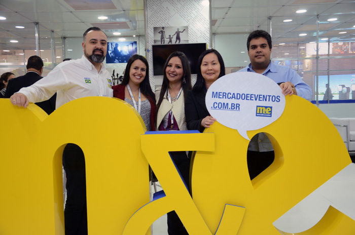 Anderson Masetto, do M&E, com Juliana Assumpção,  Kelly Costange, Aline Haranaka e Danilo Nonato, da Aviesp