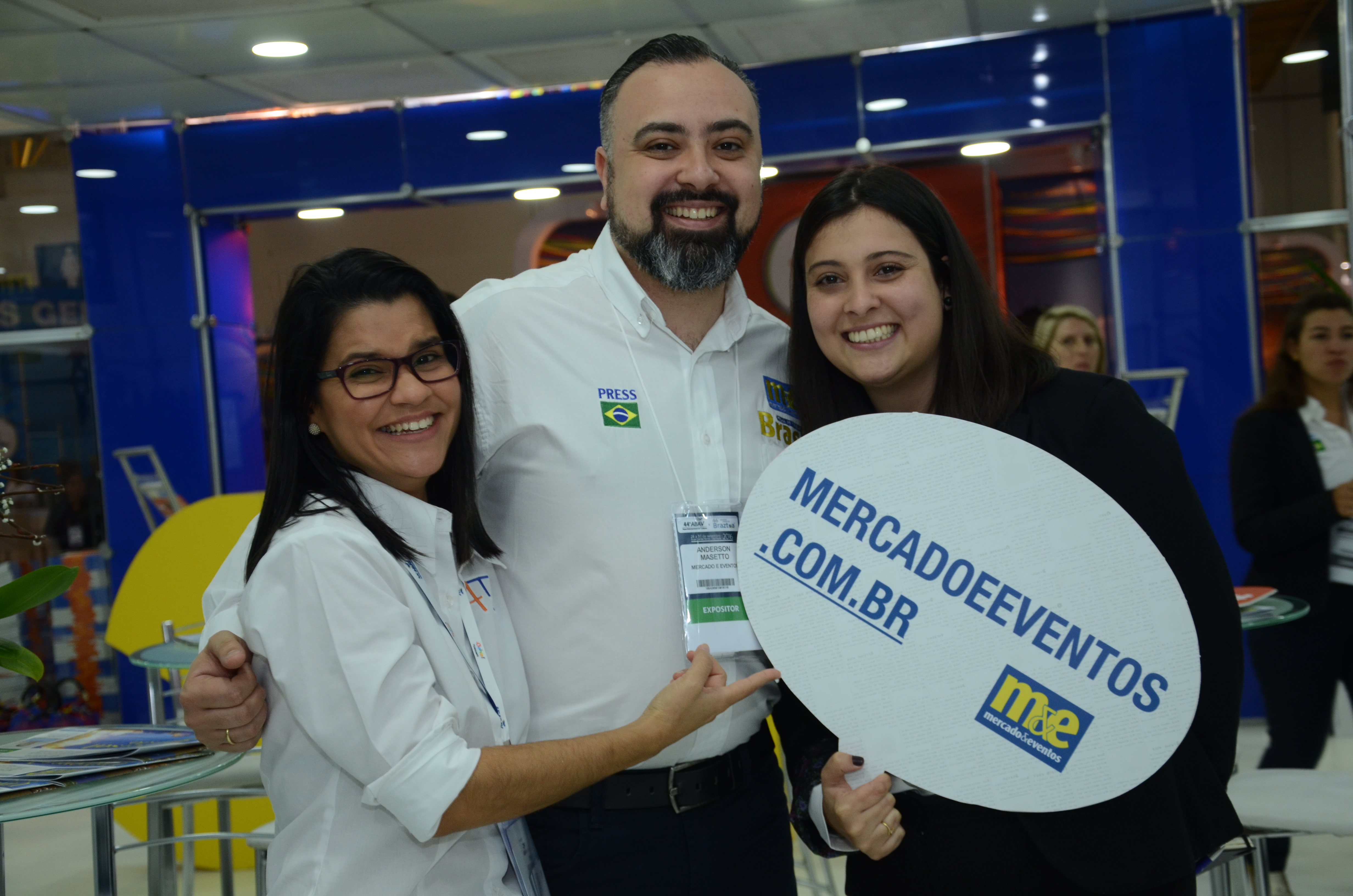 Anderson Masetto, do M&E, com assessoras da B4T
