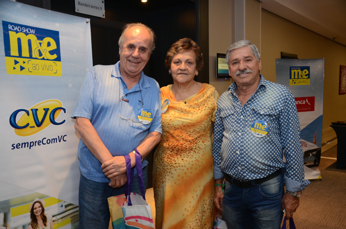 Antonio Carlos e Vera Lúcia, da Veltur, e Oliveiro Ferreira, da LIU Viagens e Turismo Antonio Carlos e Vera Lúcia, da Veltur, e Oliveiro Ferreira, da LIU Viagens e Turismo