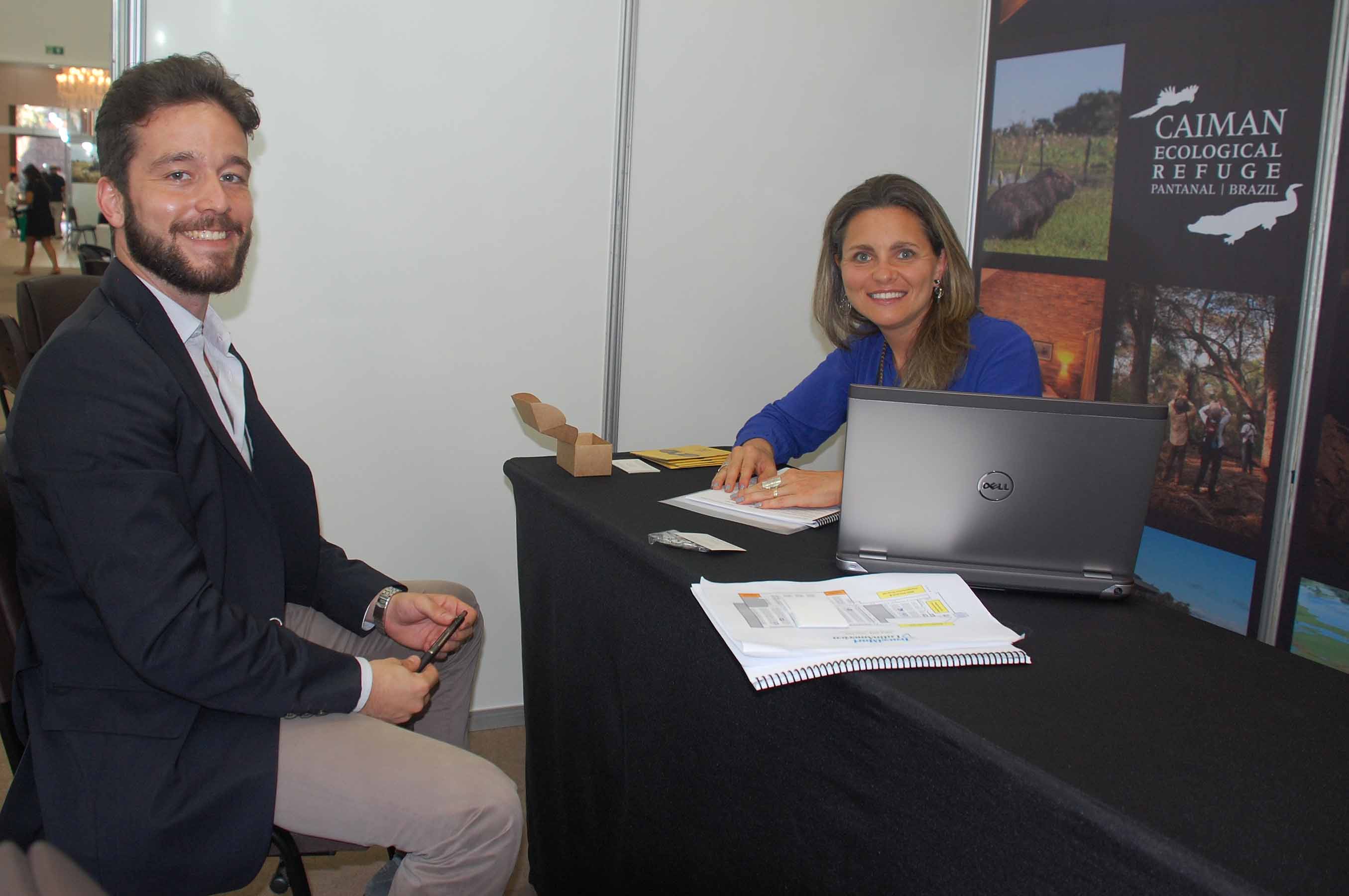 Antonio Santos, da Tourico Holidays e Juliane Rosa, do Caiman Lodge Pantanal