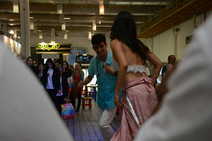 Apresentação cultural no estande da Bahia