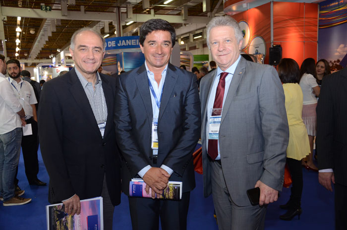 Carlos Nunes, entre Francisco Ancona e Renê Hermann, da Costa Cruzeiros Carlos Nunes, entre Francisco Ancona e Renê Hermann, da Costa Cruzeiros