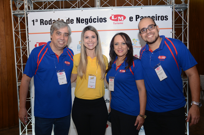 Celso, Elsa e Gabriel Miranda, da LM Turismo, com Naiana Savieto, da CVC