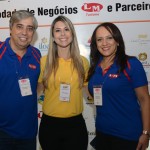 Celso e Elsa Miranda, da LM Turismo, com Naiana Savieto, da CVC