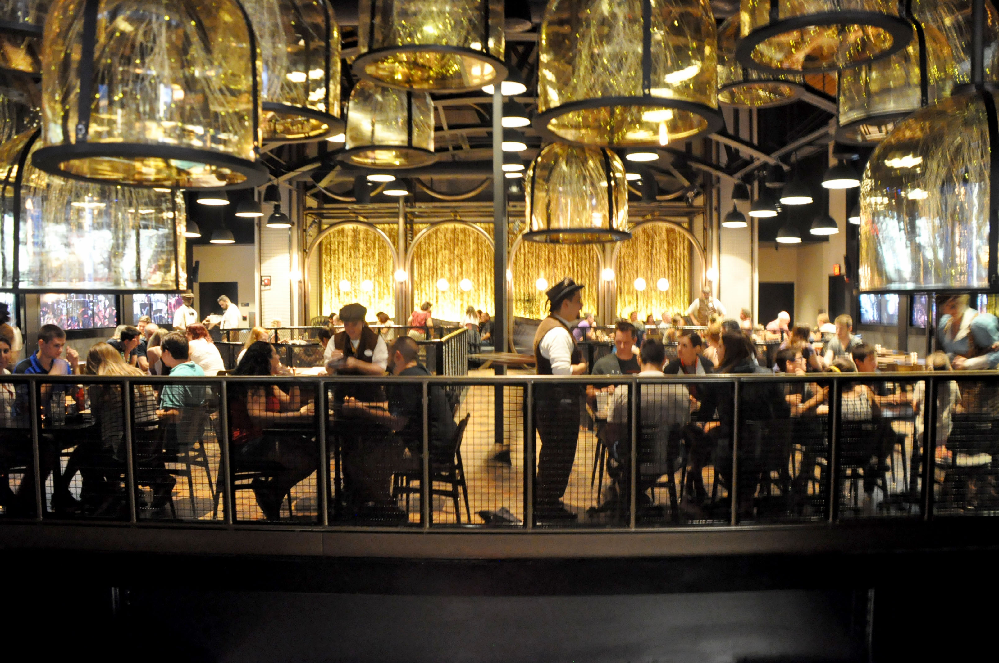 Chocolate Emporium está localizado no Citywalk ao lado do Hard Rock Café Chocolate Emporium está localizado no Citywalk ao lado do Hard Rock Café
