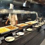 Buffet do Plaza Premium Lounge da área internacional