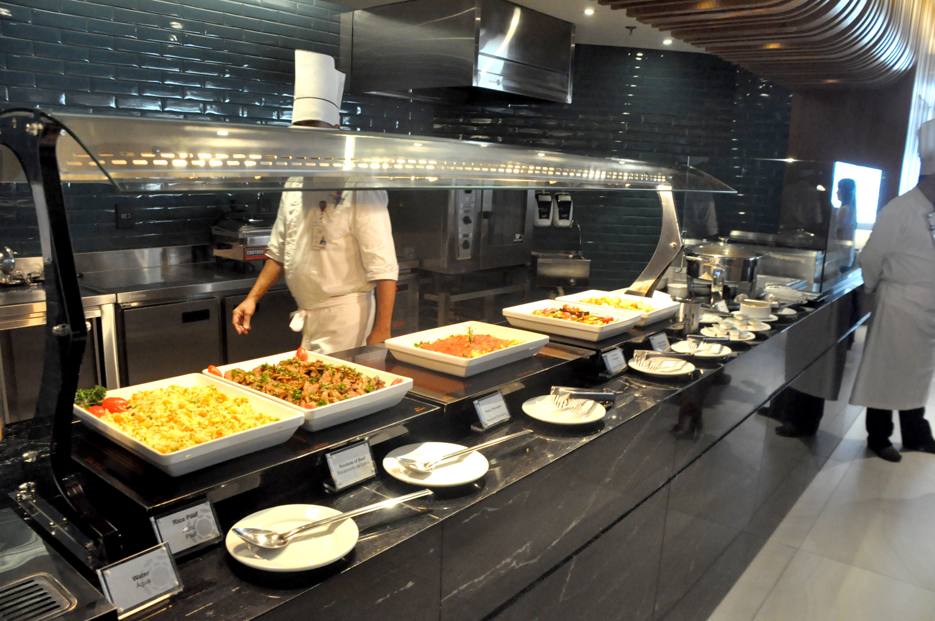 Buffet do Plaza Premium Lounge da área internacional Buffet do Plaza Premium Lounge da área internacional