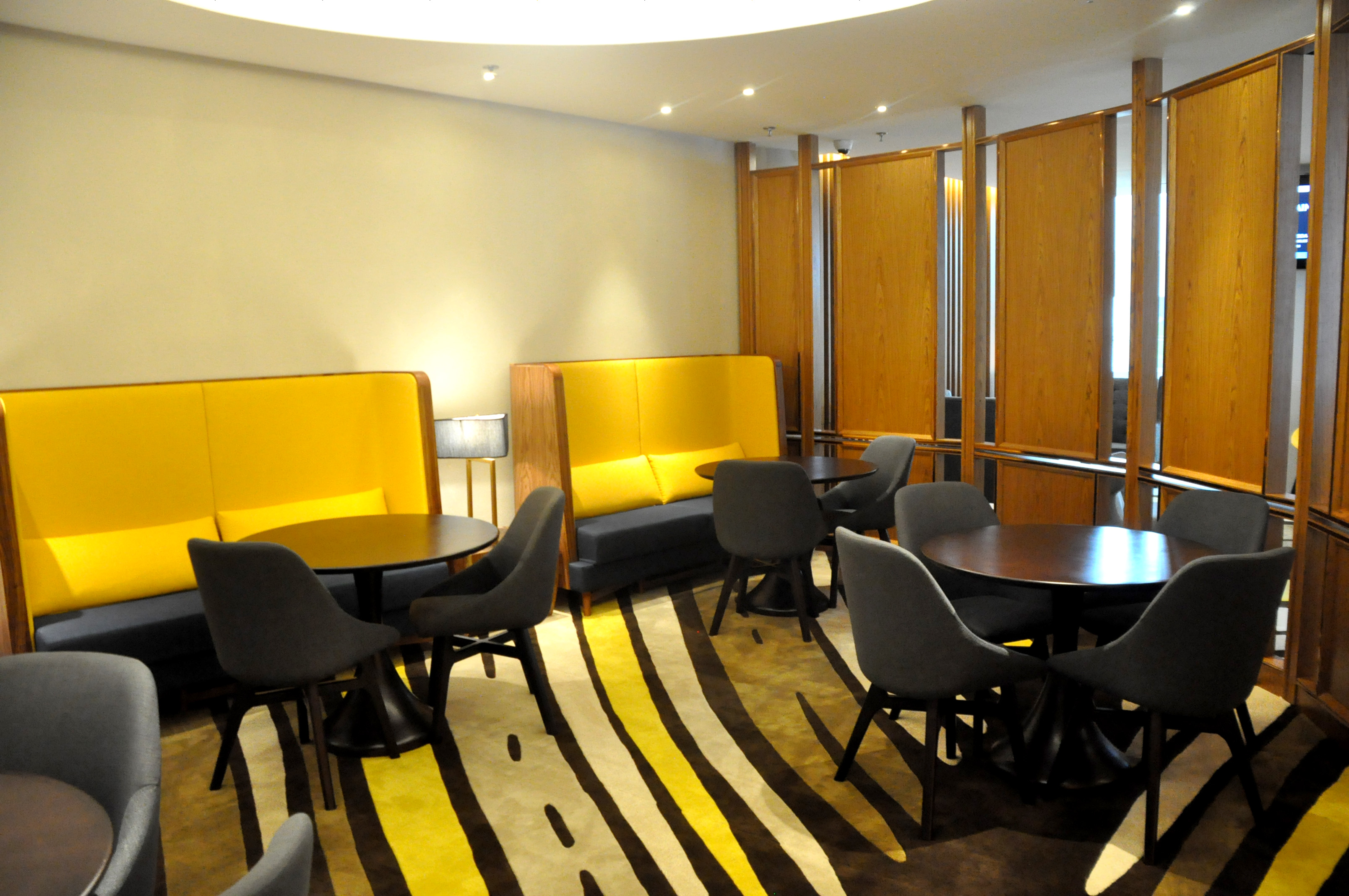 Lounge tem até áreas mais reservadas Lounge tem até áreas mais reservadas