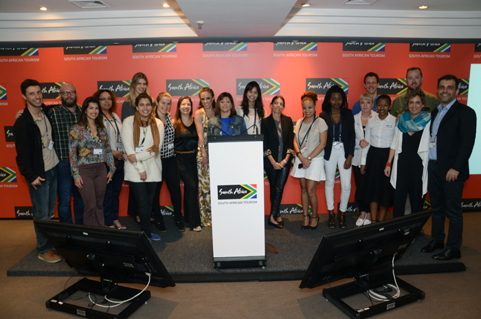 Equipe do escritório de Turismo da África do Sul com parceiros e expositores ao final do roadshow