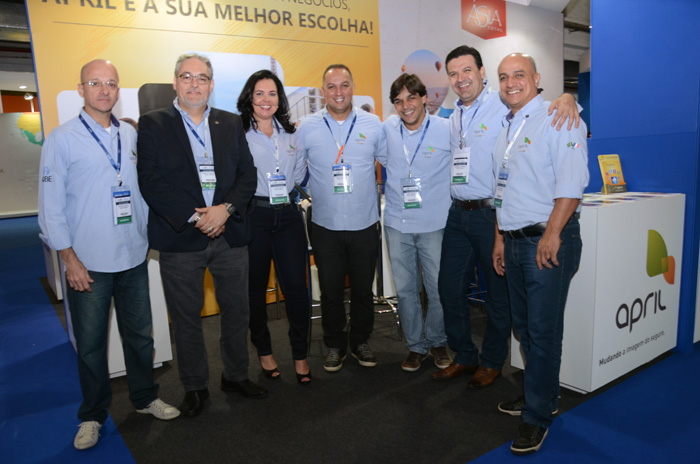 Eauipe da April