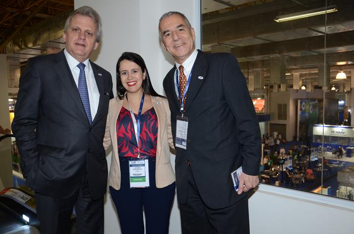 Edmar Bull e João Sabino, da Abav Nacional, e Juliana Assumpção, gerente executiva da Aviesp