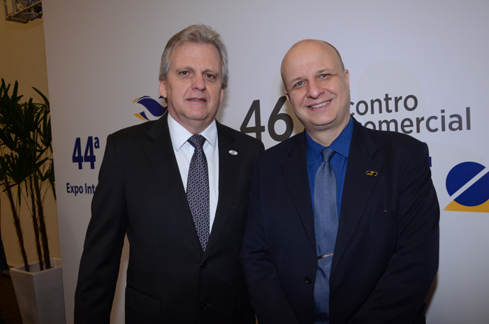 Edmar Bull, presidente da Abav Nacional, com Laércio Benko, secretário de Turismo de São Paulo Edmar Bull, presidente da Abav Nacional, com Laércio Benko, secretário de Turismo de São Paulo