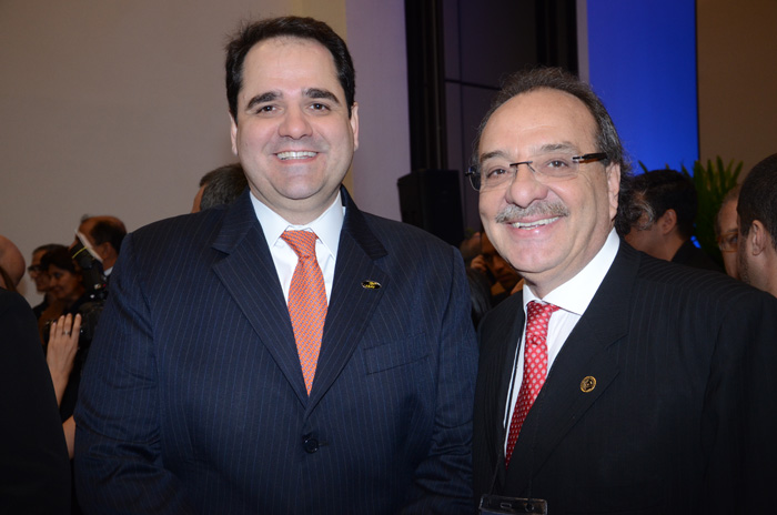 Eduardo Bernardes, da Gol, com José Wagner Ferreira, da ABE Eduardo Bernardes, da Gol, com José Wagner Ferreira, da ABE