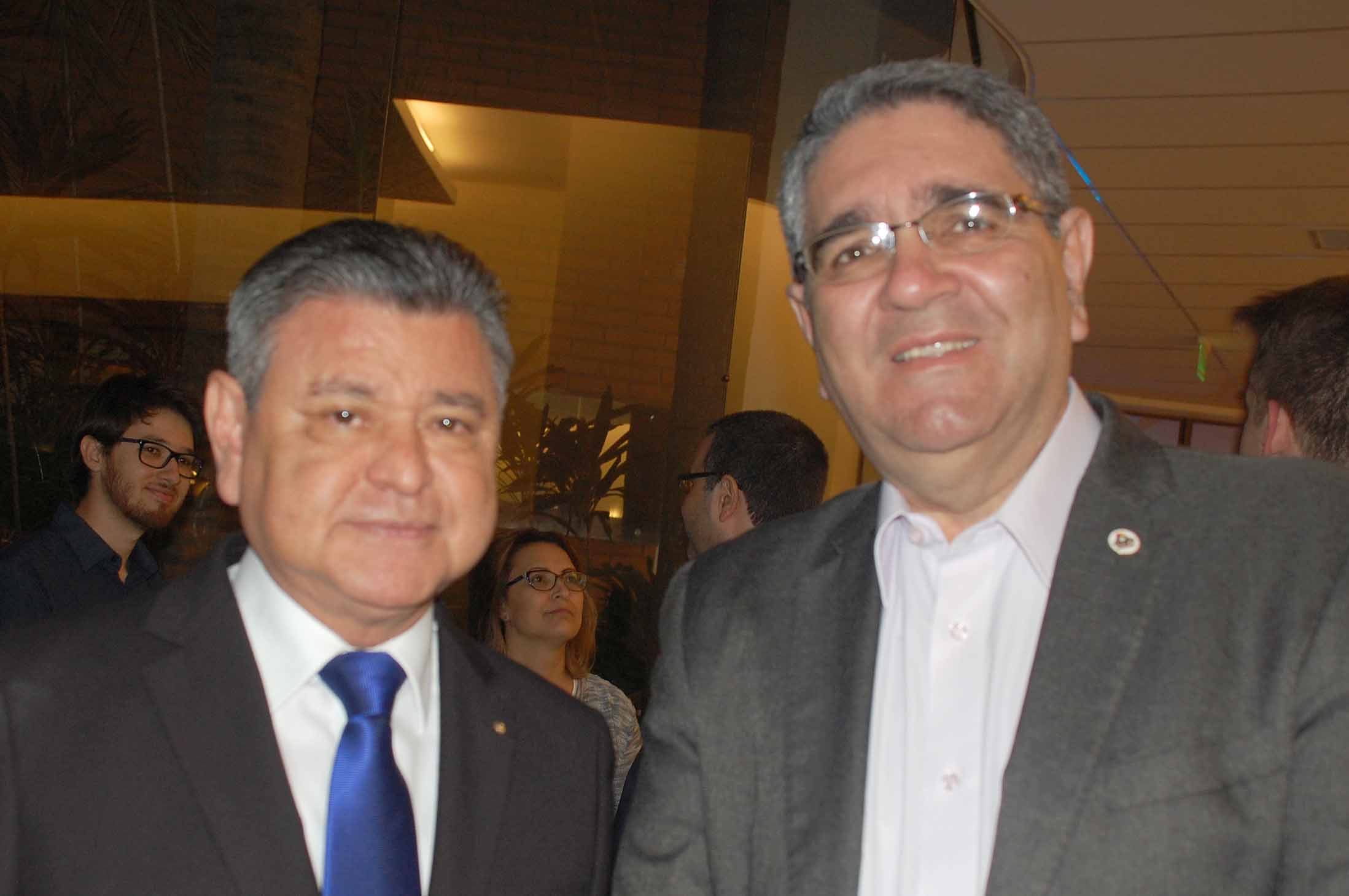 Felipe Gonzales, da Abav-PR e Guilherme Tell Laurino, da Itaipu