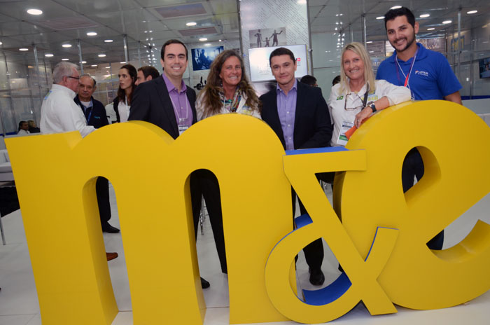 Francisco Recabarren, Igor Miranda, e Rudwarner Ribeiro da Latam, com Mari e Rosa Masgrau, do M&E