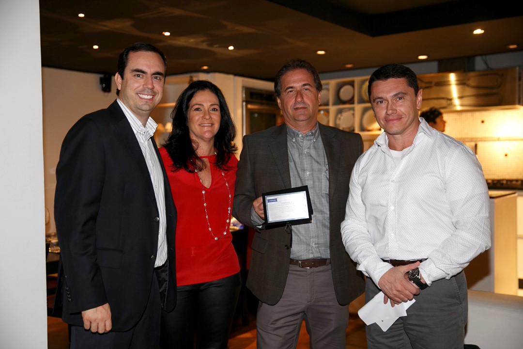 Francisco Recabarren, da Latam, Bianca Queiroz e Helvécio Garófalo, da Confiança, e Igor Miranda, da Latam