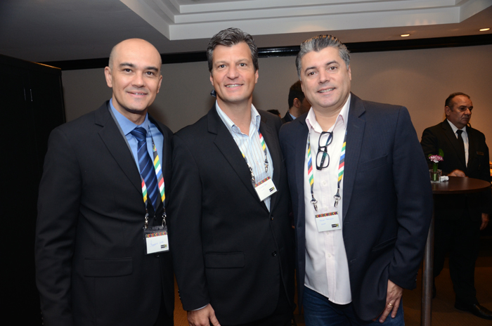 Franklin Gomes, da South African Airways, com Ernesto Rosa e Marcos Rodrigues, da MMTGapnet