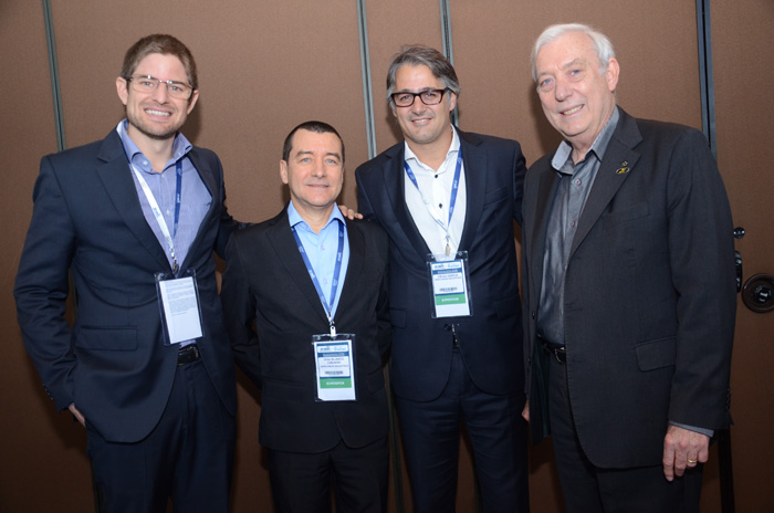 Gonzalo Romero, Ivan Blanco e Diego Garcia, da Aerolíneas Argentinas, com Ian Gillespie, da Avianca