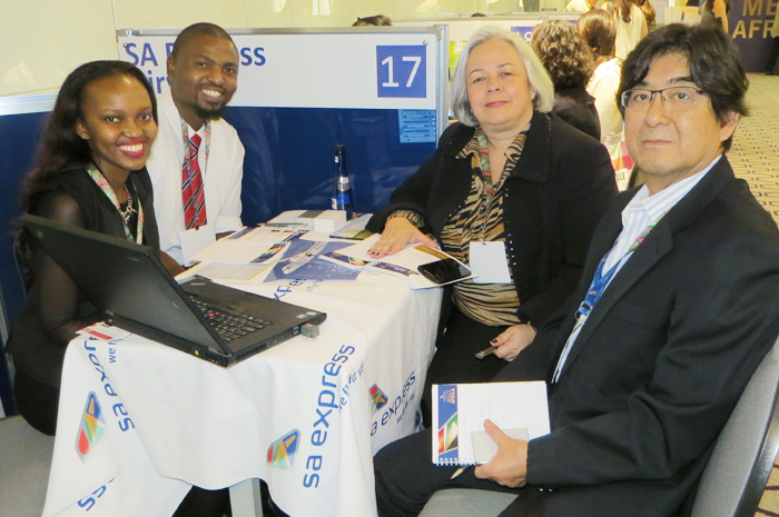 Gwen Mtsweni e Jabu Nyawo, da SA Express, com Ana Maria Moreschi e Pedro Shiray, da Schultz