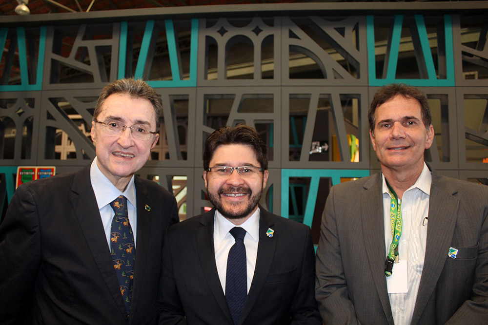 Eraldo Alves com Gilson Lyra e Sérgio Flores da Embratur