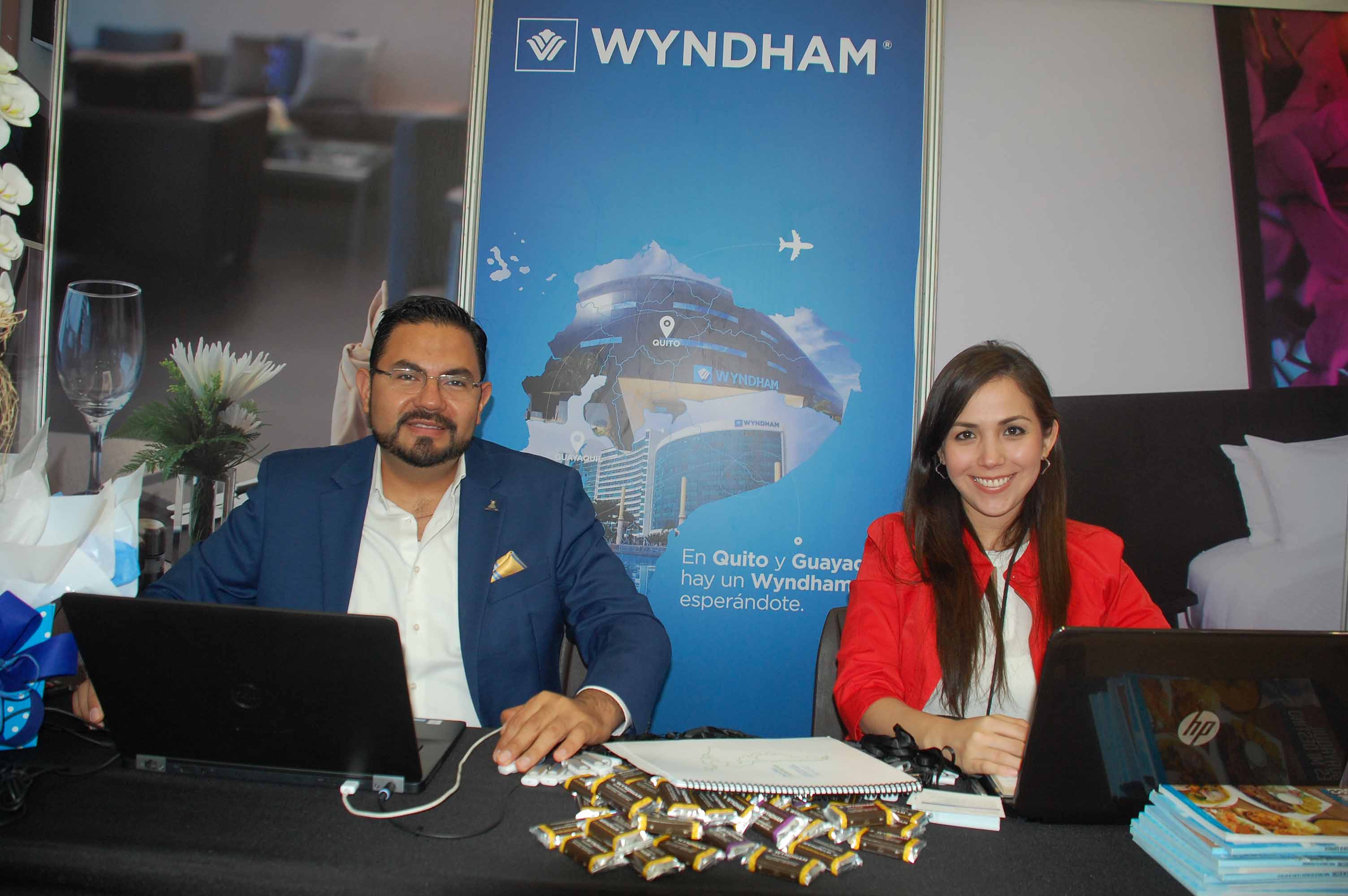 Hugo Rivera e Paola Escobar, do Wyndham Hotel Guayaquil