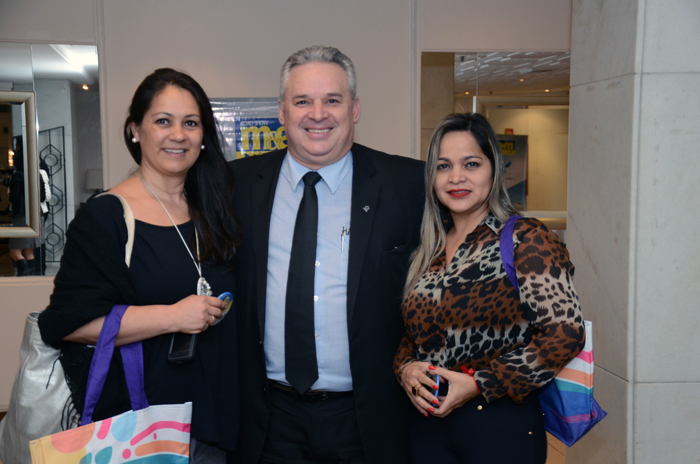 Iona Uebel e Roseane Nery, da Exodo Viagens, com Paulo Dutra, da Avianca Iona Uebel e Roseane Nery, da Exodo Viagens, com Paulo Dutra, da Avianca