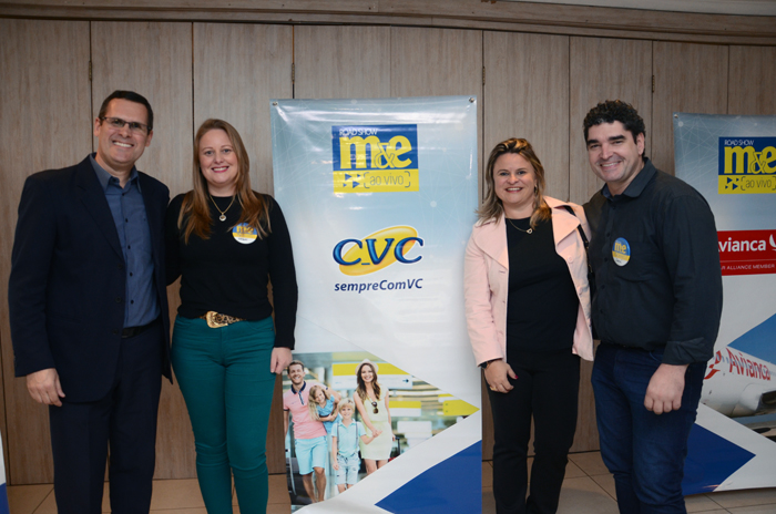 Jairo Bratkowski, da CVC, Ariani Rodrigues, da Ariani Viagens, Fernanda Morsch, da CVC, e Ricardo Meirelles, da Ariani Viagens Jairo Bratkowski, da CVC, Ariani Rodrigues, da Ariani Viagens, Fernanda Morsch, da CVC, e Ricardo Meirelles, da Ariani Viagens