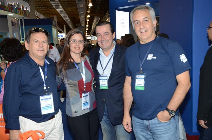 João Macedo e Carla Vasconcelos, da Felden Tours, com Ivo Lins e Sylvio Ferraz, da MMTgapnet