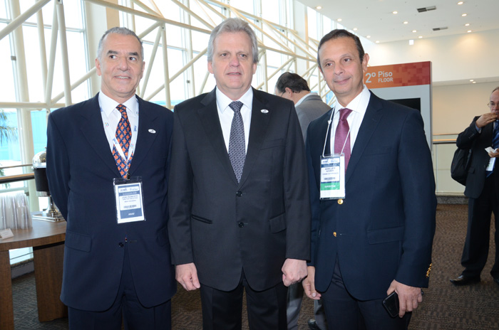 João Sabino e Edmar Bull, da Abav, com Abdellatif Achachi, do Marrocos